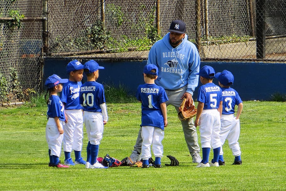 Premium Photo  Baseball coach from below giving match pep talk and  planning game strategy with group of players in huddle on sports pitch  outside trainer encouraging and motivating team for tournament